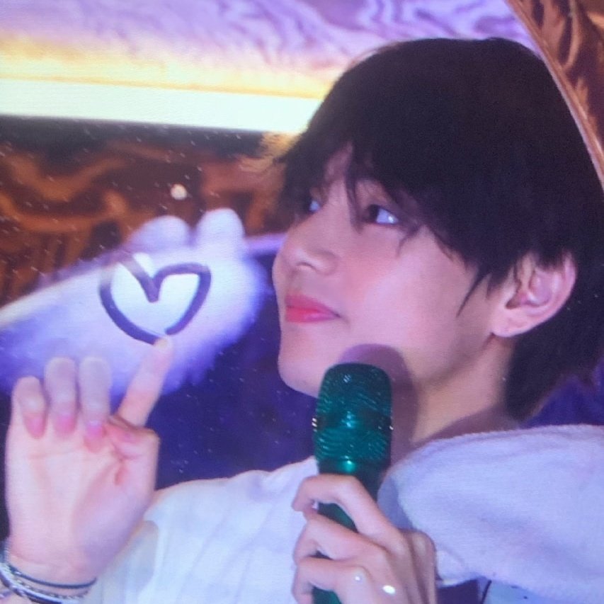 taejinthinker's tweet photo. taejin are proud of you loonarmy ! 💗 https://t.co/jrdqqiSkto