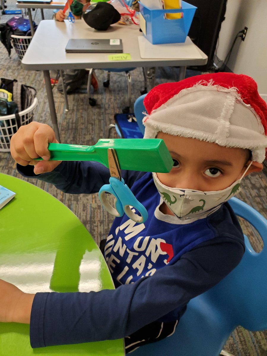 Magnets are blowing our minds!!! It's not magic, it's #KinderScience! #attract #repel  #MissionPossible <a href="/vseeagles/">Vandora Springs Elementary School</a>