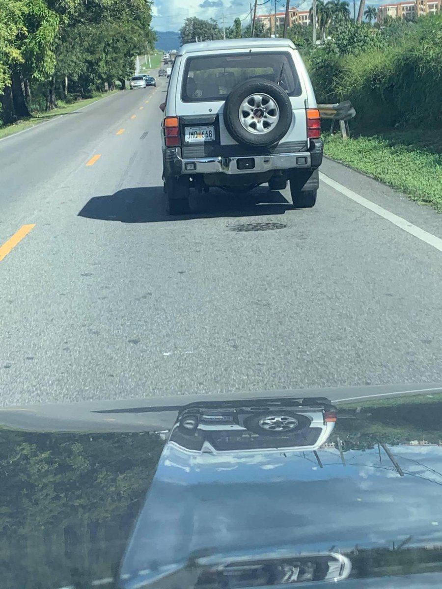 La policía confirmó que se encuentran buscando al conductor de este vehículo luego de que fueran informados sobre una mujer de pasajera en su interior pidiendo ayuda. 

La foto fue tomada en la carr 14 en Ponce.

De tener información llame al 787-343-2020

📸 Pérez Melanie