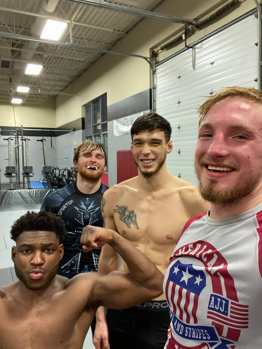 KingJonesMMA's tweet photo. Keep goo company. People that push you to your goals, dreams, &amp; the fire! https://t.co/Rrke0JFr74