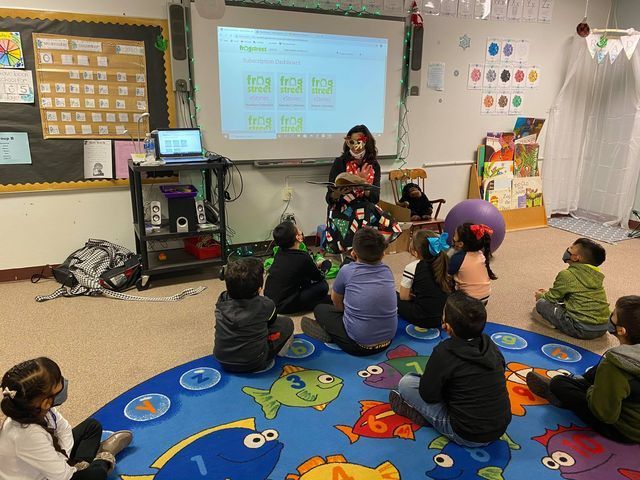 swplains's tweet image. Baby, it's cold outside but you can still find SWPRSC consultants out &amp;amp; about working with districts, teachers, &amp;amp; students. Dr. Lohfink spent time at Syracuse Elementary reading with students today. #swprsc #reading