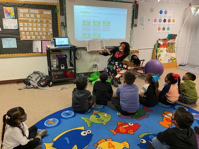 swplains's tweet image. Baby, it's cold outside but you can still find SWPRSC consultants out &amp;amp; about working with districts, teachers, &amp;amp; students. Dr. Lohfink spent time at Syracuse Elementary reading with students today. #swprsc #reading