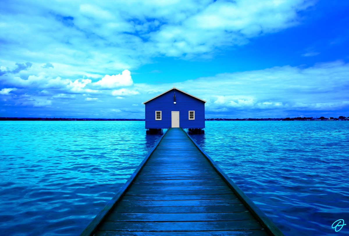 FABIO DAL BONI’s art, a mix between new pop art and fine art photography, is the result of his continuous quest to find those supernatural colors that he perceives when looking at the world.