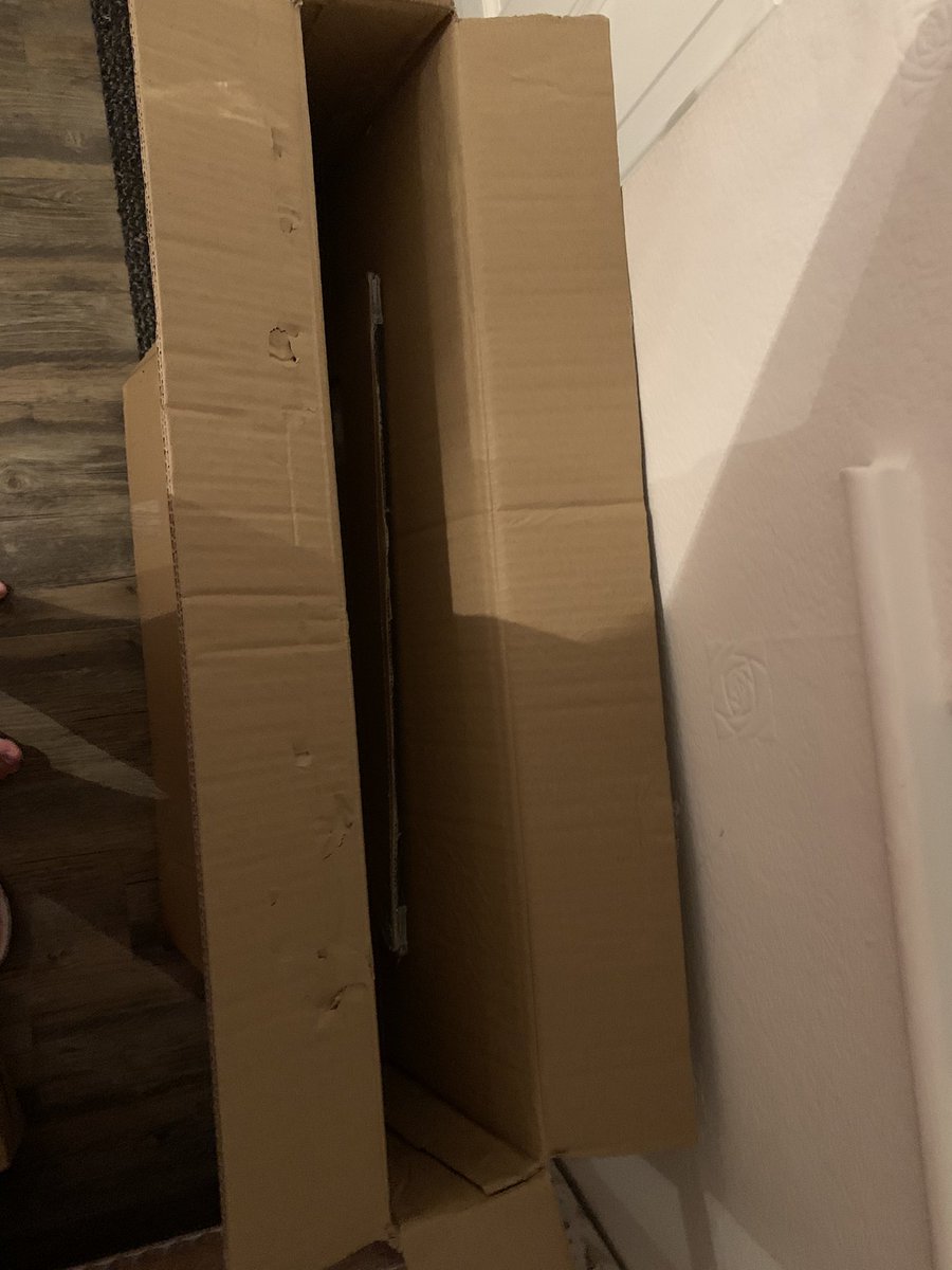 TCCSFans's tweet photo. @DunelmUK In the space you left in the box my mirror was delivered in 🤦🏼‍♀️ https://t.co/CH0FCQeMNN