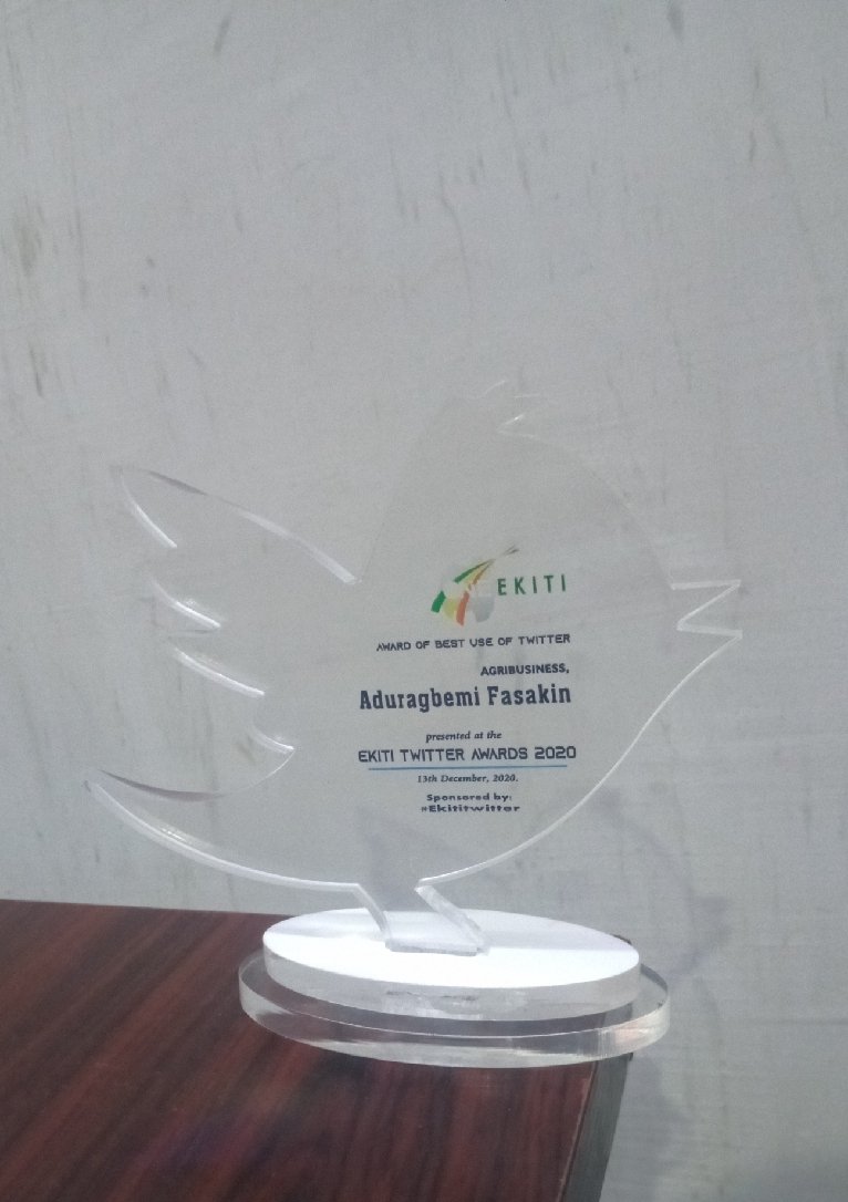 ModelAdura's tweet photo. 2020,though "tough"came with its own winnings,eventually!

Award for the best use of Twitter for Agribusiness  was won by yours truly at the #EkitiTwitterParty3 Yesterday.

Thank you @OneEkiti for the honour and privilege, thank you to everyone that voted for me without a push. https://t.co/BlWWLWrArO