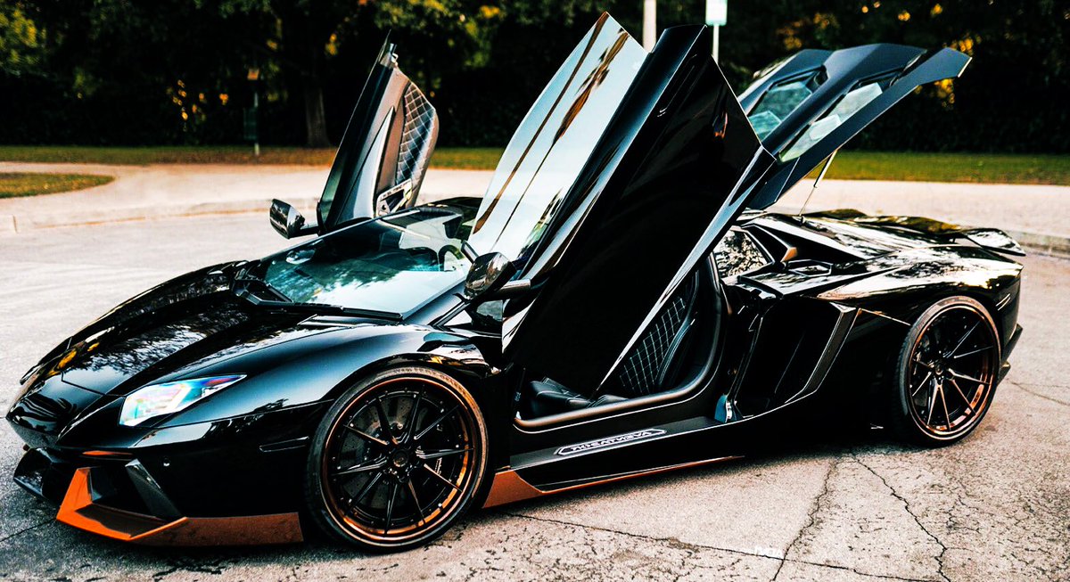 Darkman89's tweet photo. #Lamborghini #Aventador #SV Noir Métallisé, une Somptueuse Voiture Italienne 🇮🇹 de Grand #Luxe Au #Design Exceptionnel, Qui Possède un Moteur d’une #Puissance de 640CV, Capable d’Atteindre la Vitesse Grisante de 350kmh.
★★★

#Supercars #luxurycars #lambo🐃
#LifeIsAGame https://t.co/EDtaAAQCYH