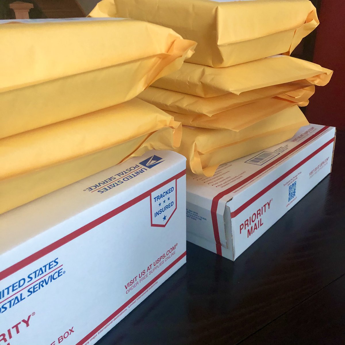 burgessdave's tweet image. Packing up &amp;amp; shipping more holiday book bundles today! Still time! 4 #dbcincbooks (from 21 selected titles) plus a FREE #JournalLAP for $40!! Details here: daveburgessconsulting.com/special-offer/ #tlap #leadlap #culturize #learnlap #playlap #xplap #ditchsummit