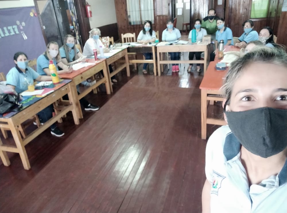 Escuela270's tweet photo. En ambos turnos, y respetando el protocolo vigente, se lleva a cabo la Jornada de PEI. Hacemos un balance de la tarea realizada y nos perfilamos para el 2021.
@CGEMisiones @misioneseduca @LaESAMisiones https://t.co/nrcc3FlTje