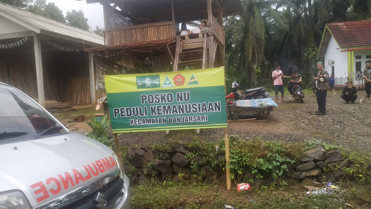 mang_ebeng_'s tweet photo. Sahabat Ansor Banser Lebak @AnsorLebak di PAC Banjarsari menembus genangan air di jalan menuju wilayah yg terdampak banjir yg terisolasi dampak banjir yg masih meluap, ini persoalan kemanusiaan
#AnsorBanserPeduliBanjir

@Ansor_Satu @AfifFuadS @gpansor @Official_Ansor https://t.co/AmAMyBLgtC