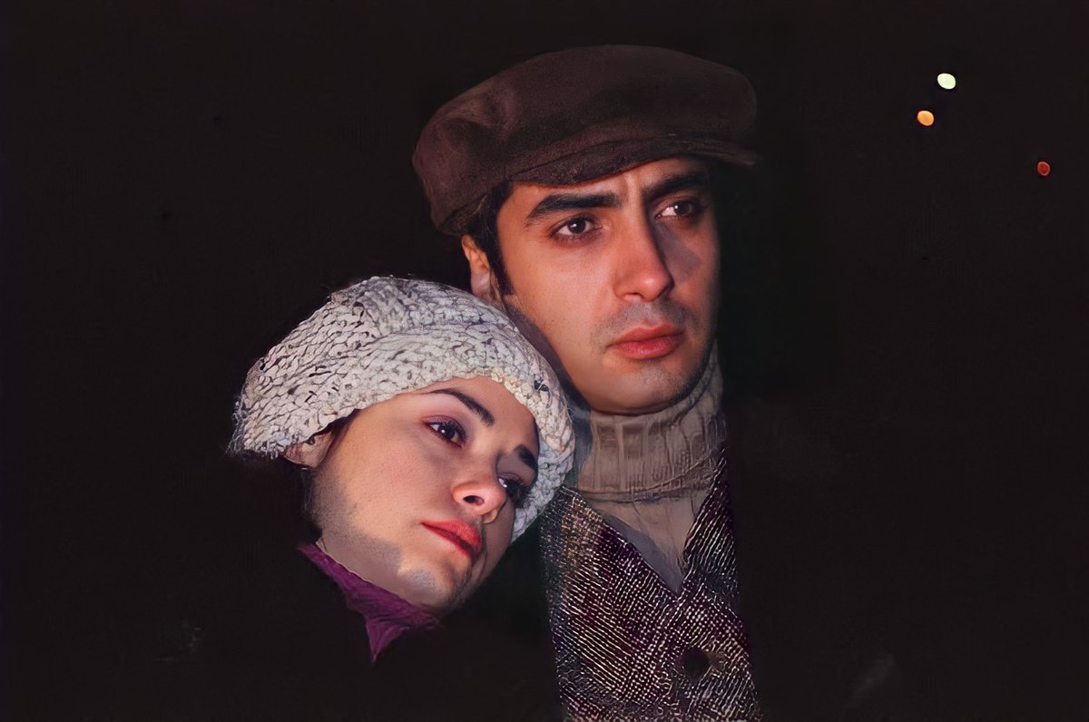 Gece başını yastığa koyduğunda aklına ilk o geliyorsa bilki deliler gibi aşıksın...🥀
#PolatAlemdar