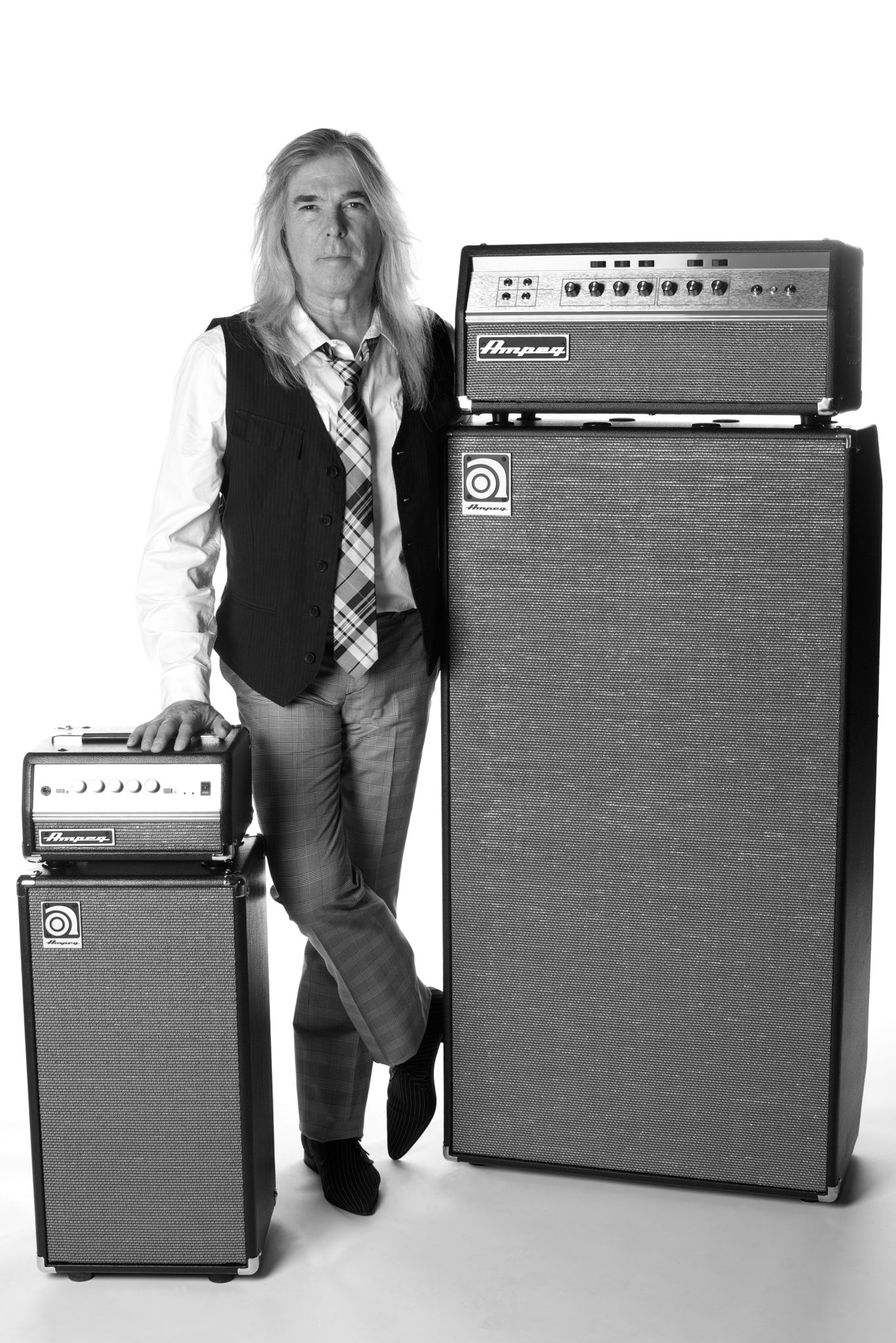 Join us in wishing Ampeg artist Cliff Williams a happy birthday today! 