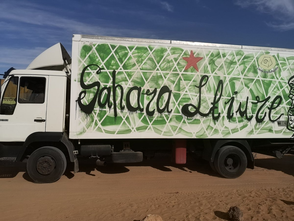 Tras meses de retraso por la pandemia del Covid 19 , llegó hoy a la sede de Media Luna Roja Saharaui , la caravana 2020 de ayuda humanitaria enviada por las Asociaciones de Amistad españolas, y la sociedad civil. 
La caravana lleva a cabo alimentos, y medicamentos.
#Solidaridad