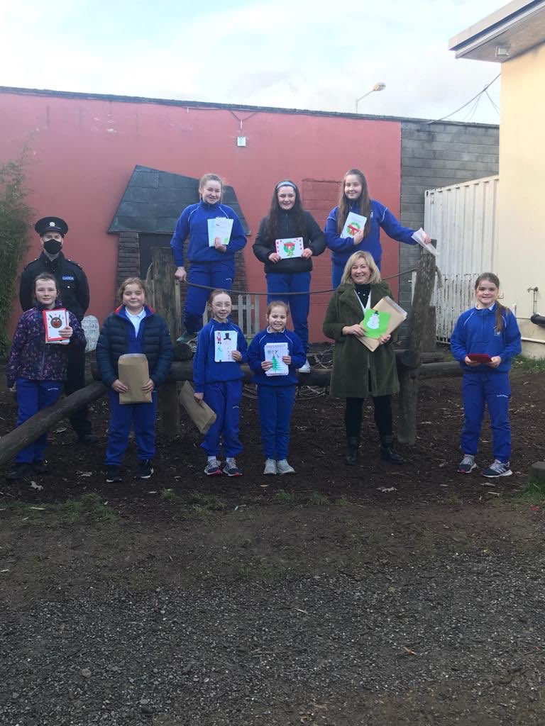ScoilAngela's tweet photo. We were delighted to hand over our Christmas cards today to local Garda Dan Brennan who will deliver them to the residents of our local nursing homes to spread the Christmas spirit and cheer.🎅🏼☃️🎄🎅🏼☃️🎄 https://t.co/K96svkguwK