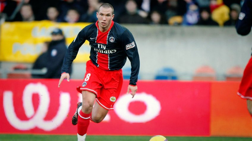 Les flops : évidemment le duo Souza-Everton qui constitue l’un des pires flops de l’histoire du PSG. Ceará aura eu du mal sûr sa 1ère saison au club. Landreau aura réalisé la pire saison de sa carrière auteur de plusieurs boulettes, Digard n’aura pas répondu aux attentes.