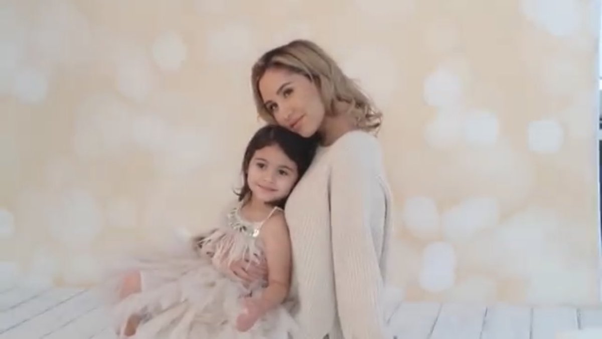 tishhhh7's tweet photo. Watching some old vlogs and this 😍 @CatherinePaiz and Elle favs ❤️ https://t.co/MN6CCH2kCm