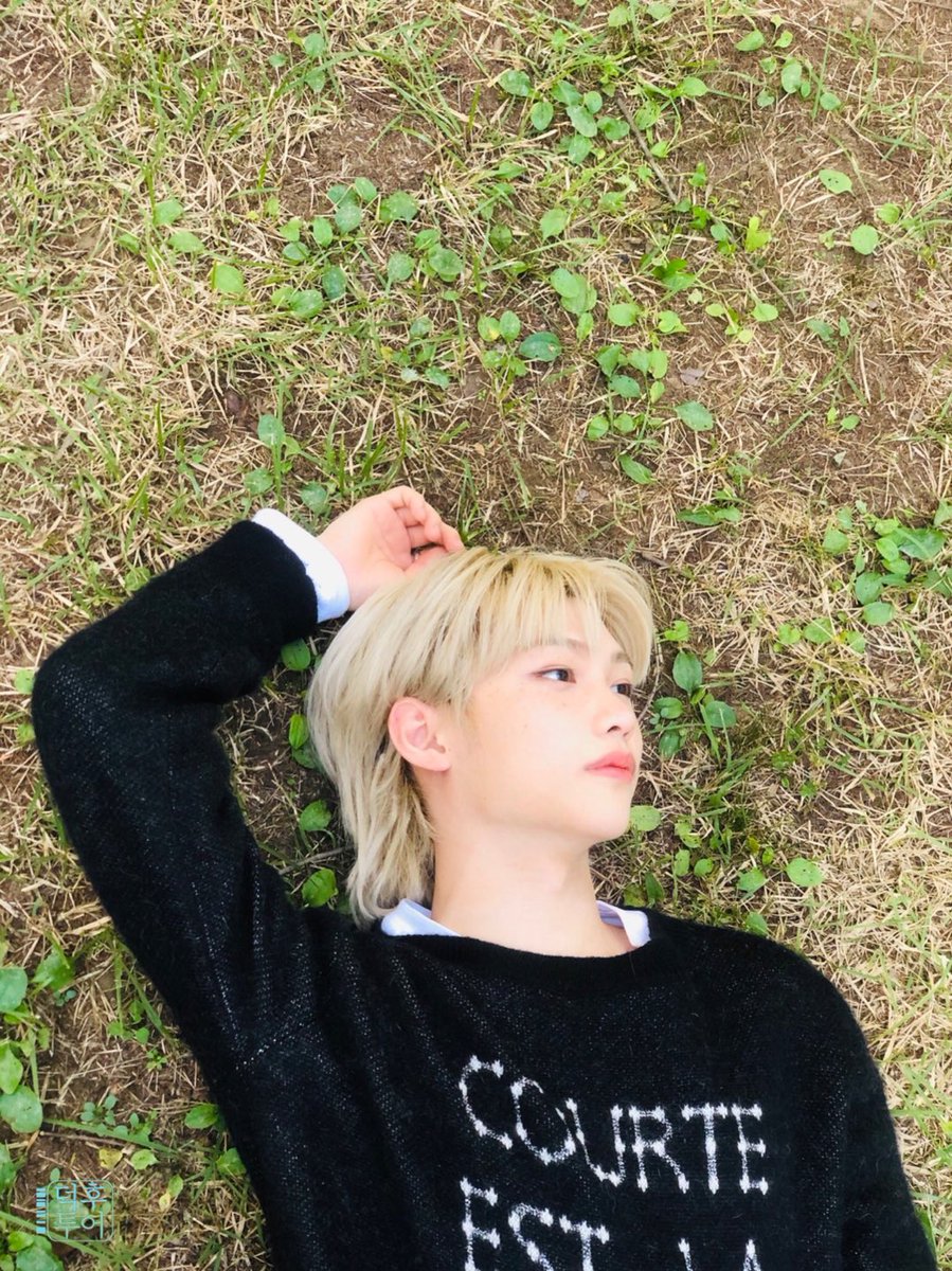 yoonbytk's tweet photo. Ok no puedes pasar este tweet sin comentar: #WeLoveYouFelix y una foto suya 🔪 https://t.co/HVAQDEszqa