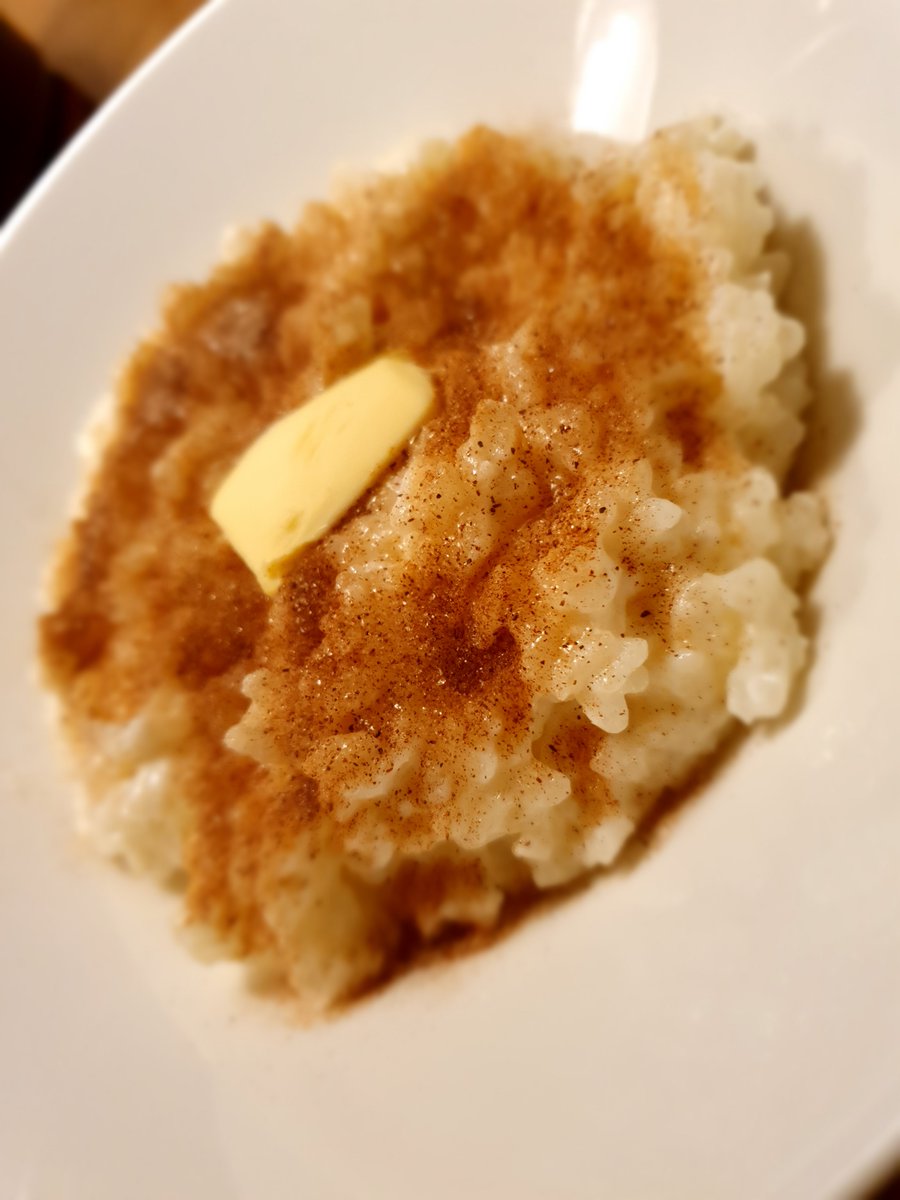 Pond デンマークのクリスマスの食べ物 Risengrod ミルク粥 の上にバターとシナモンシュガーをかけて食べます Hvidtolというアルコール2 ほどの甘ーいビールと一緒に 毎年食べてるけど未だに 米が 甘い と混乱する Hvidtolは美味 黒糖味のサイダー Pond デンマークのクリスマスの食べ物 Risengrod ミルク粥 の上にバターとシナモンシュガーをかけて食べます Hvidtolというアルコール2 ほどの甘ーいビールと一緒に 毎年食べてるけど未だに 米が 甘い と混乱する Hvidtolは美味 黒糖味のサイダー
