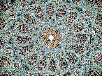 Why is it interesting? Because when you have mathematical rules, you can start making predictions. The world is not as random anymore. That's maybe why most religions embraced the concept of sacred geometry - e.g. see islamic geometric patterns & hindu mandalas (5/100)