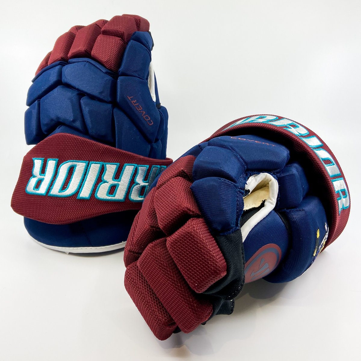 thehockeyshopbc's tweet photo. @WarriorHockey custom gloves for your Monday timeline π https://t.co/hT43xVfNr2