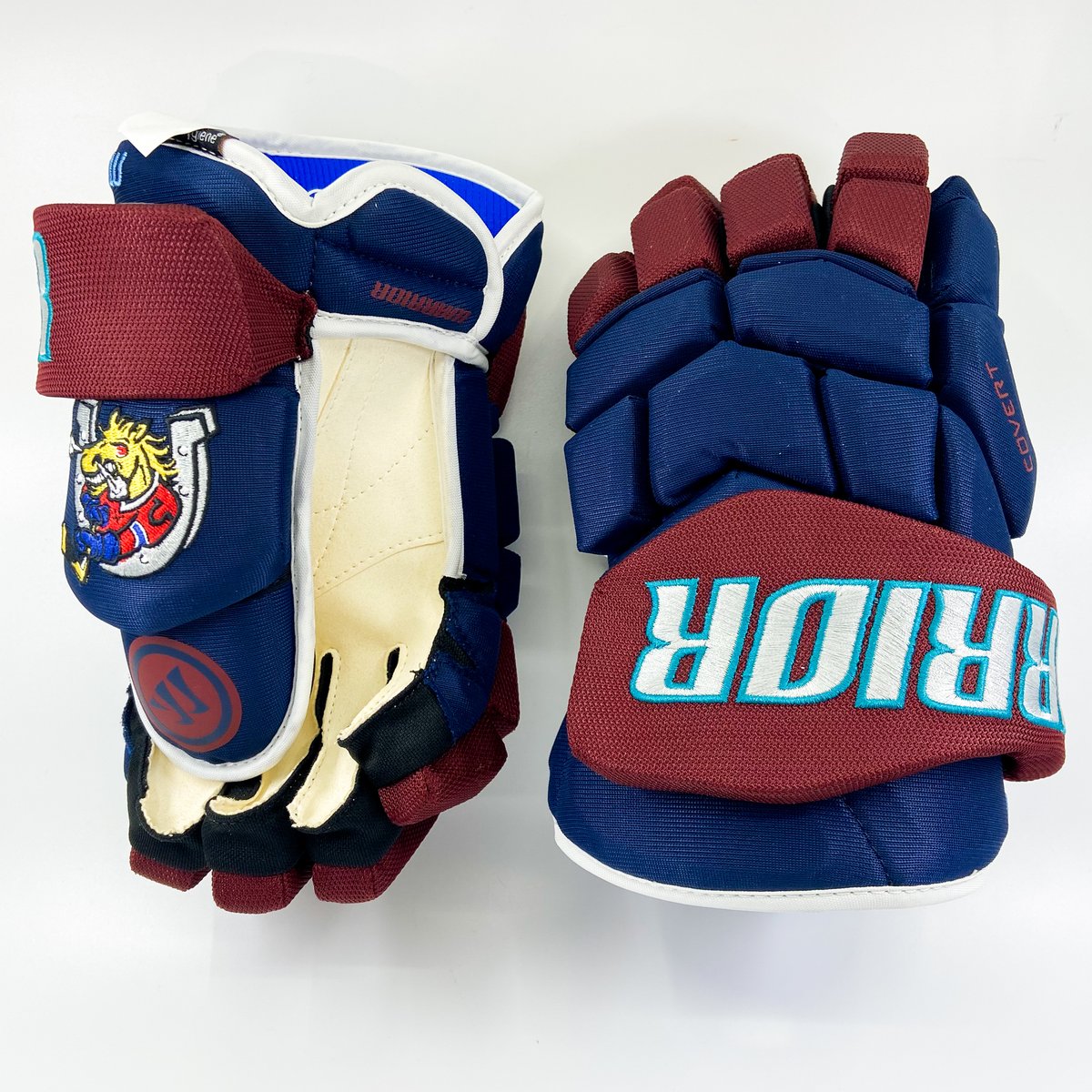 thehockeyshopbc's tweet photo. @WarriorHockey custom gloves for your Monday timeline π https://t.co/hT43xVfNr2