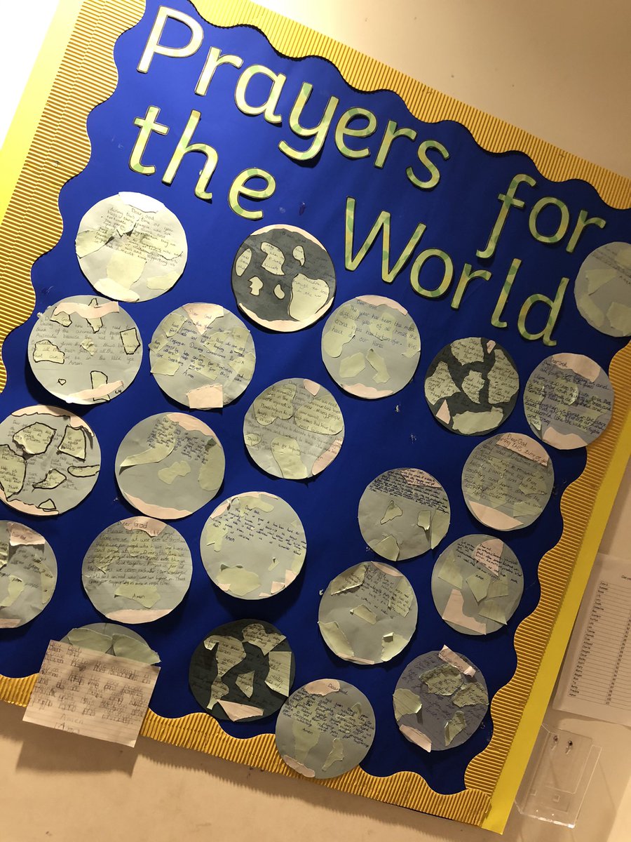 lyneschool's tweet photo. A PAUSE day was just what we needed to reflect upon the meaning of Christmas and how we can celebrate. Paper chains of hopes for 2021 and prayers for the world now decorate the school. https://t.co/wJJDwK7CVa