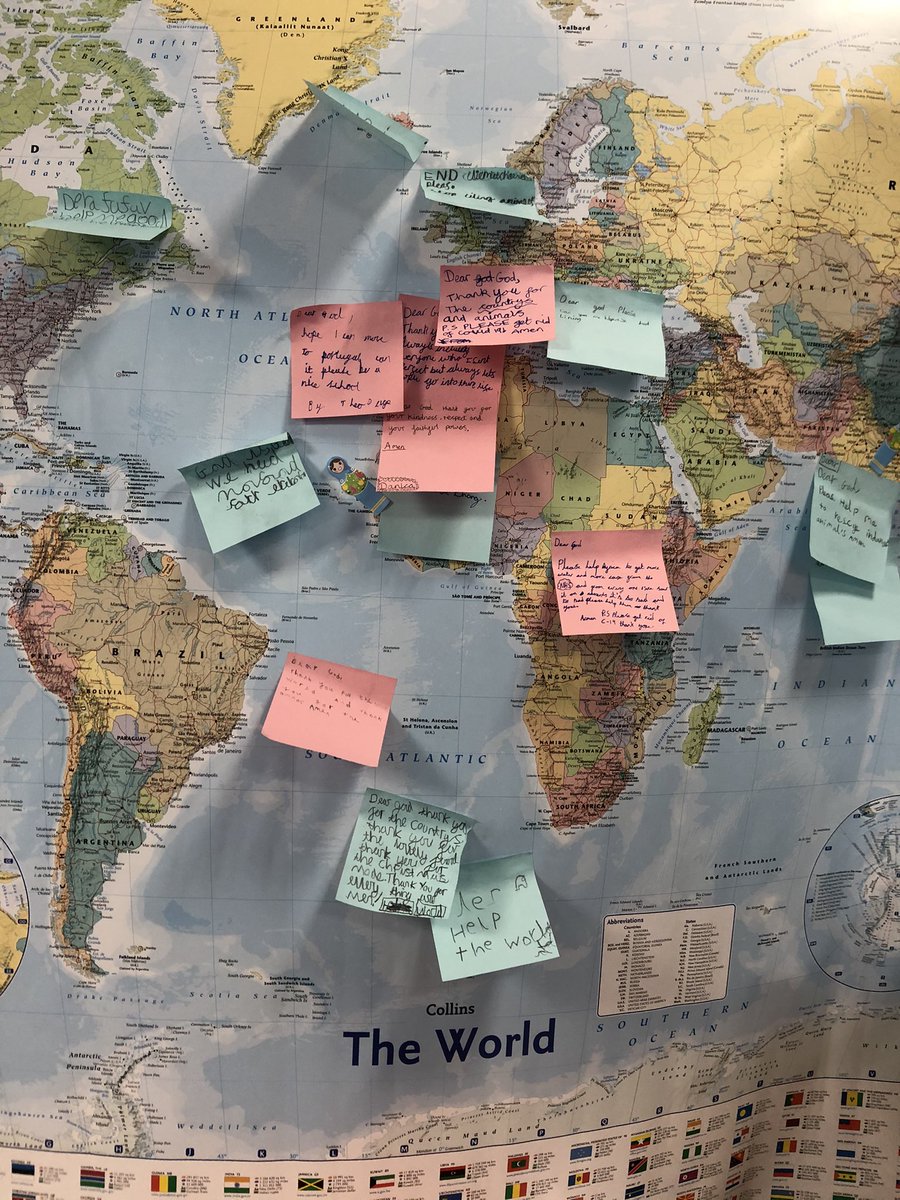 lyneschool's tweet photo. A PAUSE day was just what we needed to reflect upon the meaning of Christmas and how we can celebrate. Paper chains of hopes for 2021 and prayers for the world now decorate the school. https://t.co/wJJDwK7CVa