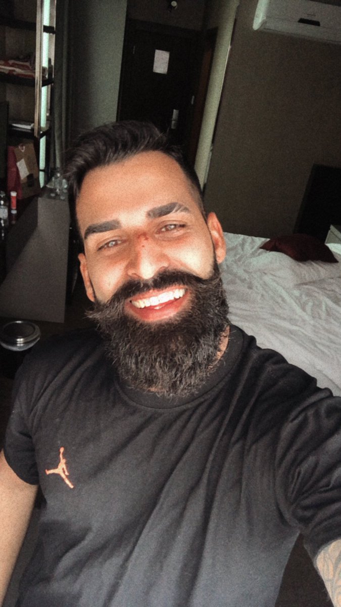 douglasliima90's tweet photo. Na dúvida vai as duas, só barba e nariz ! 😂😂 https://t.co/bw1xZyFoNQ