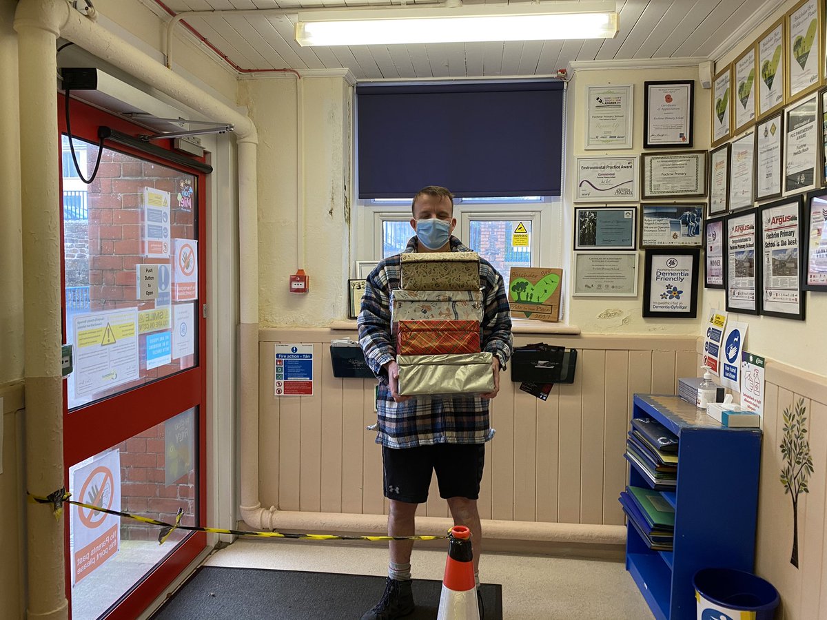 MrsGray12289703's tweet photo. We would like to say a huge ‘thank you’ to everyone that donated a shoebox in order to help the homeless this winter. We really appreciate your support and kindness. ☺️ #kindnessatchristmas #allcollected #whataworthwhilecause @SharonPascoe123 @fcwpa https://t.co/j3FgsdC9Wq