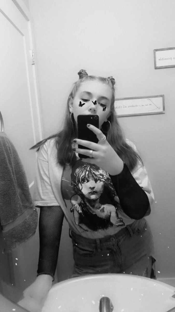 1dstanlarry78's tweet photo. #zelfiesforzayn #twoyearsoficarusfalls https://t.co/8BFjTIm2eC