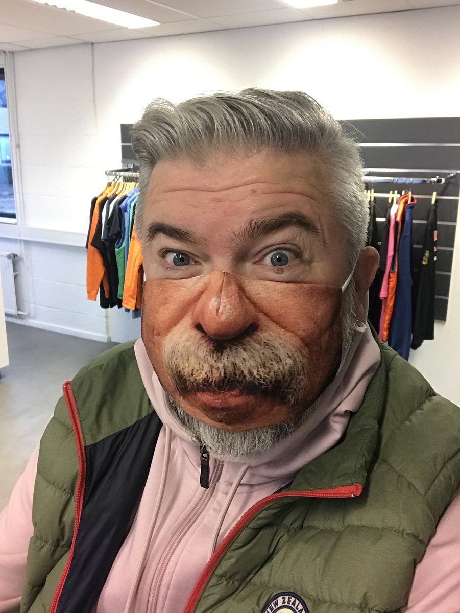AppieSchoemaker's tweet photo. @veronicainside! Zeg tegen @JohanDerksen dat hij mijn/zijn mondkapjes mag hebben! https://t.co/RQ6KdMnXPq