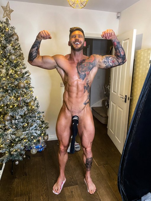 Spray tan for tomorrow&rsquo;s shoot 😛 https://t.co/QlBozvIpAA<a href="/tag/leatherjacket"class="tags"><span>#leatherjacket</span></a><a href="/tag/bodaskins"class="tags"><span>#bodaskins</span></a>