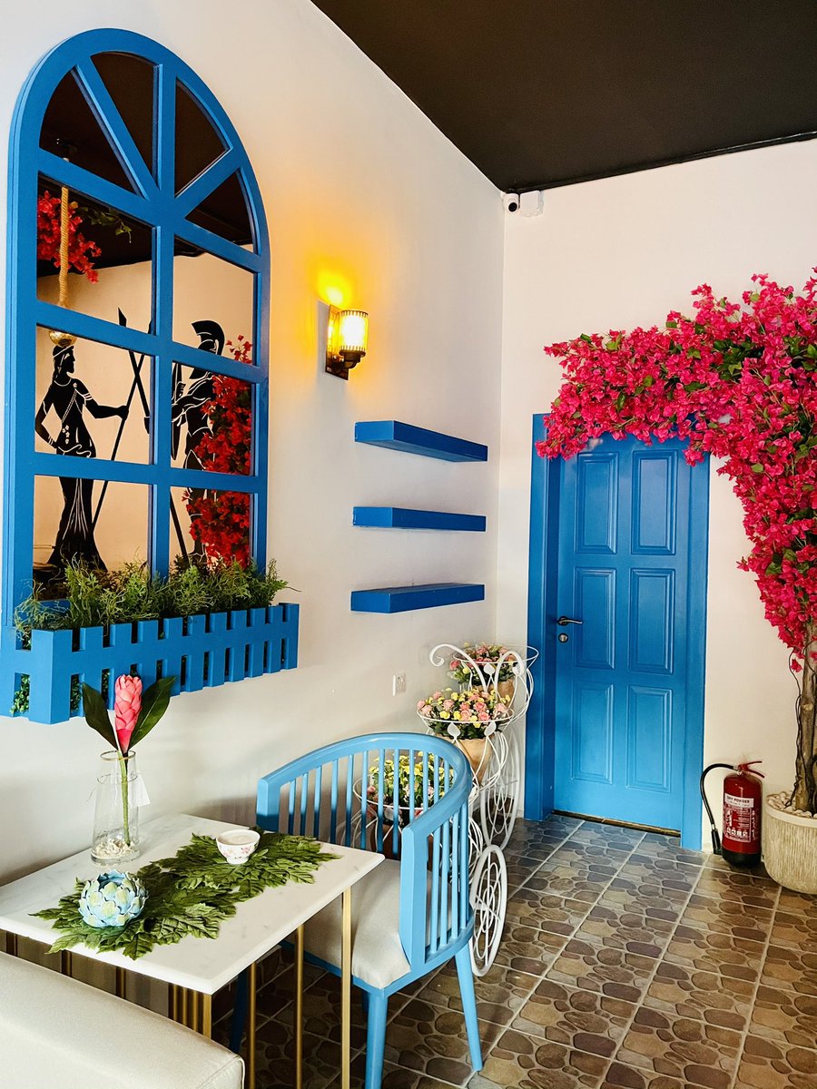 AD_D7M's tweet photo. جديد الرياض كوفي ميكونوس💙
تصميمه بالطابع اليوناني🇬🇷🤍

✨ميكونوس: Mykonos 💐
هي جزيرة يونانية وأيضاً اسم أكبر بلدة ضمن الجزيرة في اليونان🇬🇷

المكان تفاصيله جداً جميلة 😍
افتتاح تجريبي 4-10م ⏰ 
الشكر لهم على الدعوة 💌
📍حي الورود💐✨
https://t.co/J3OIl5mbQR
#تغطيات_أبو_داحم 📸 https://t.co/X2aGibfxJn