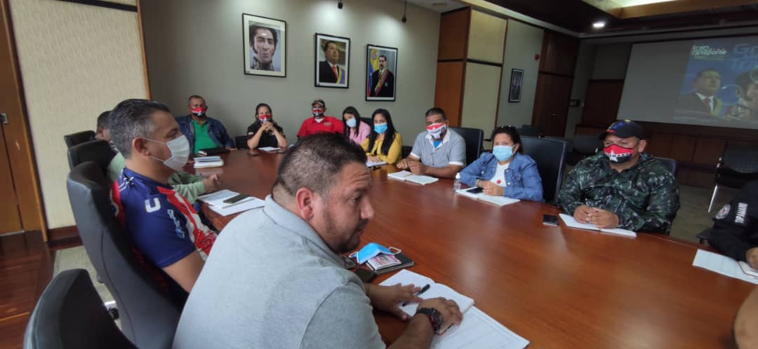 Mira_Venezuela's tweet photo. Dirección Nacional Operativa #TUPAMARO, junto a los Diputados electos a la Asamblea Nacional, desarrollan reunión con el objetivo de organizar Plan de Acción enmarcado en nuestras líneas programáticas. 
#LosRebeldesSomosMás https://t.co/25SZy4qfmW