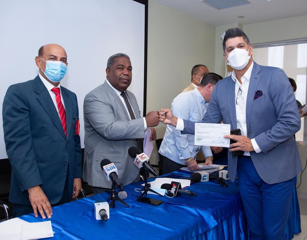 DiarioLibre's tweet photo. | #Revista| Gabinete de Política Social entrega fondos a la industria musical para paliar crisis por la pandemia
Amplía aquí https://t.co/aPRCssanHb

#DiarioLibre #Actualidad #MúsicosDominicanos https://t.co/JkSHbwuneO