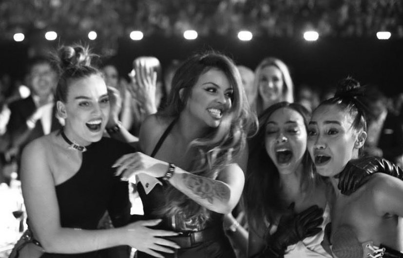 O kadar üzgünüm ki. Ortaokuldan beri desteklediğim ve hiçbir zaman ayrılmayacağına inandığım bir gruptu. 3 kişi devam etseler bile tabi ki destekleyeceğim ama Jesy’nin yokluğuna alışmak istemiyorum. #LittleMix