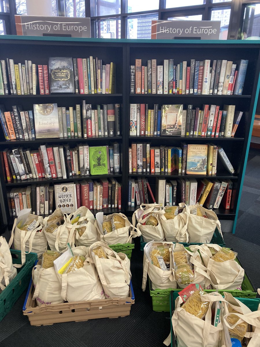 RedbridgeLibs's tweet photo. Had fab morning working with top team   .@ActiveRedbridge making food &amp; book bags for local families joining our #fitfedread project. We’re making sure that most vulnerable kids get fed during the hols, get book gift &amp; .@RedbridgeMuseum activity packs .@MarcusRashford #Redbridge https://t.co/wIPE5zIov6