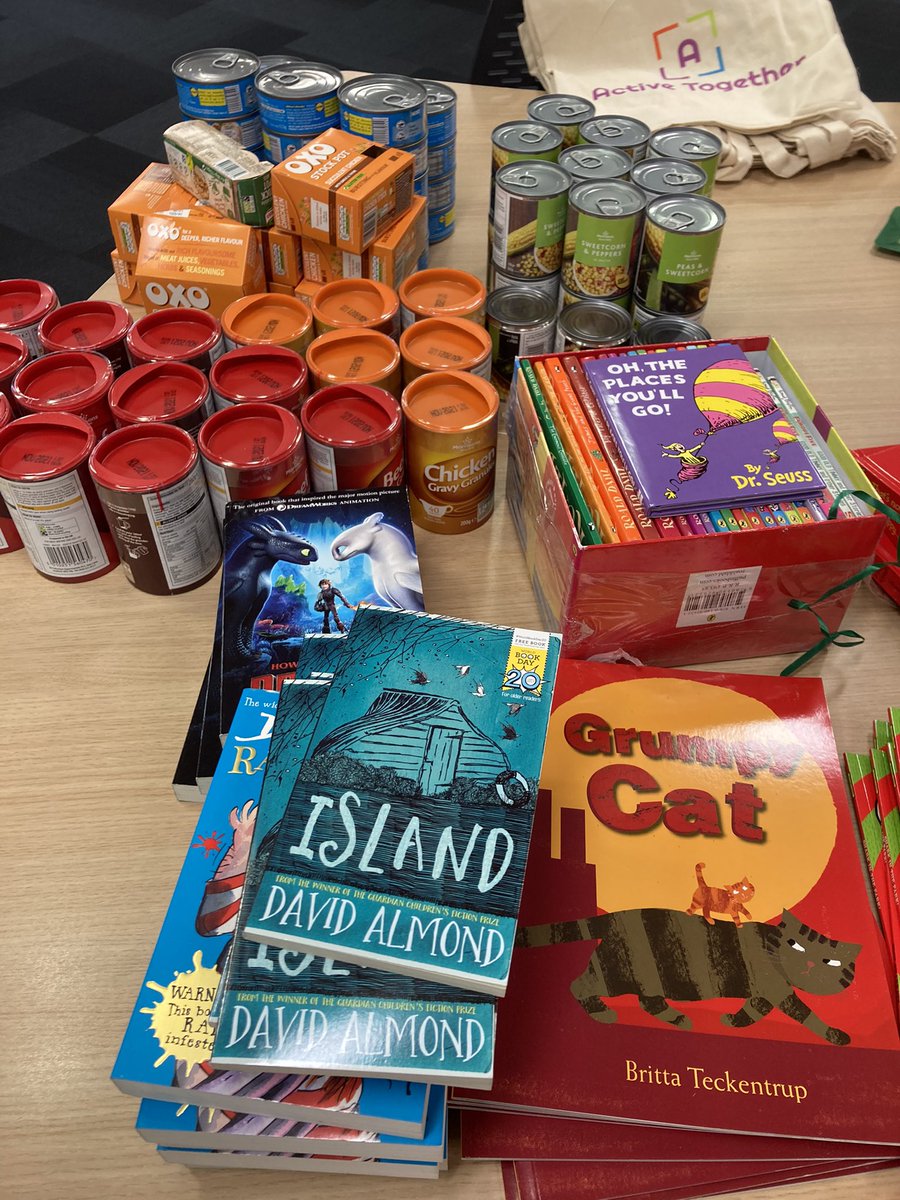 RedbridgeLibs's tweet photo. Had fab morning working with top team   .@ActiveRedbridge making food &amp; book bags for local families joining our #fitfedread project. We’re making sure that most vulnerable kids get fed during the hols, get book gift &amp; .@RedbridgeMuseum activity packs .@MarcusRashford #Redbridge https://t.co/wIPE5zIov6