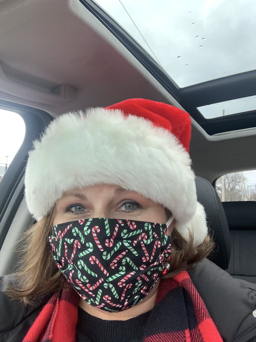 LKWDHayesk's tweet photo. Super fun day dropping off Christmas gifts!!!! The smiles and excitement were so worth it https://t.co/pb0MYZlxtJ