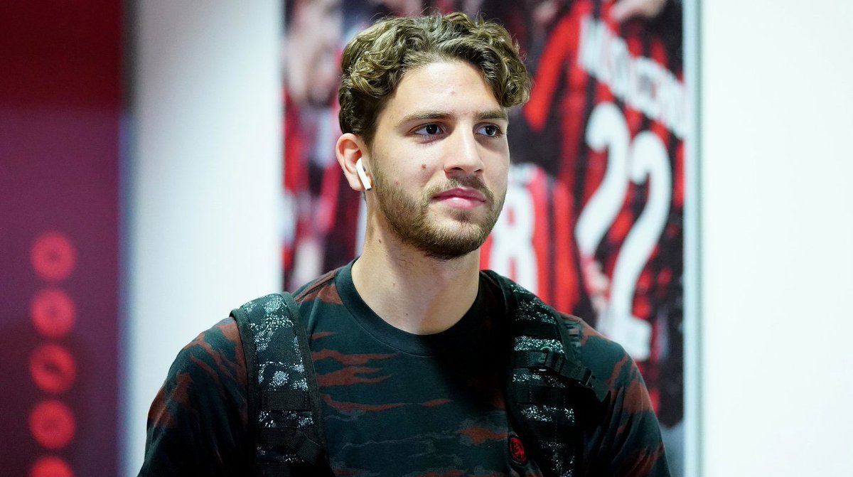 Manuel Locatelli is one of the biggest examples of  @SassuoloUS 's ability to get the best out of their available players. Manuel Locatelli is one of Italy’s rising superstars; the former AC Milan midfielder has been a star-turned under De Zerbi.