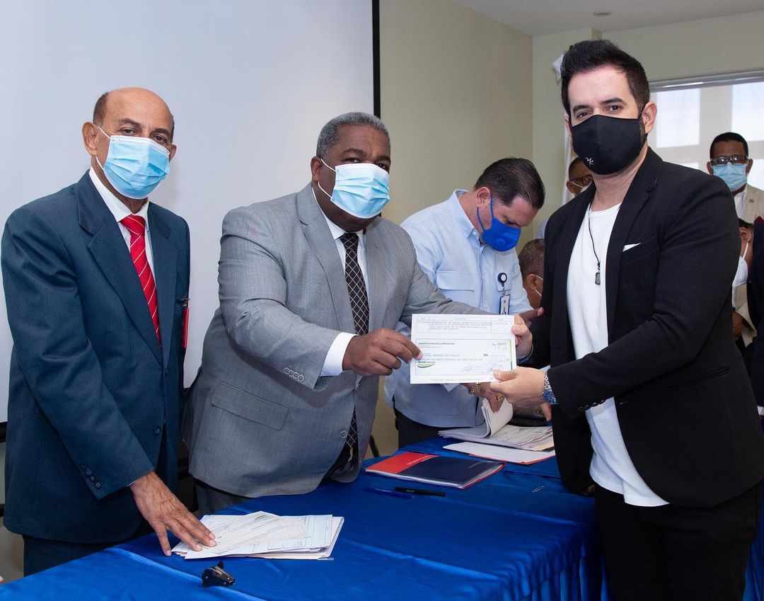 DiarioLibre's tweet photo. | #Revista| Gabinete de Política Social entrega fondos a la industria musical para paliar crisis por la pandemia
Amplía aquí https://t.co/aPRCssanHb

#DiarioLibre #Actualidad #MúsicosDominicanos https://t.co/JkSHbwuneO