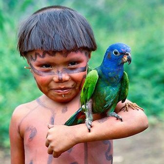 Queremos fomentar as amizades improváveis, as parcerias impossíveis e os encontros paradoxais. É na força desses milagres que a vida se enfeita e se oferece sempre melhor!
Onaldo