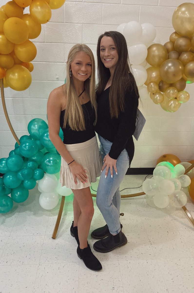 SmithMaela's tweet photo. thanks @OlaMustang softball for the best 4 years. thanks @Just_us_Kicks for always believing in me. thankful or all the friendships i have made along this journey. time for the next chapter.  # 11 out 💚 https://t.co/324lBaIEhc