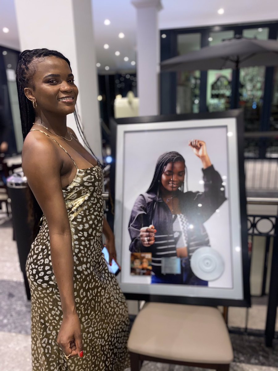 vthseason's tweet photo. Female Artist of The Year @Ami_Faku 

#VthVibrations 🖖🏾 https://t.co/j4e3nWDnLG