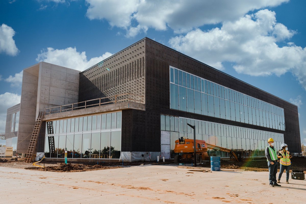 A peek at Dolese’s new headquarters here at The Half 👀🚧