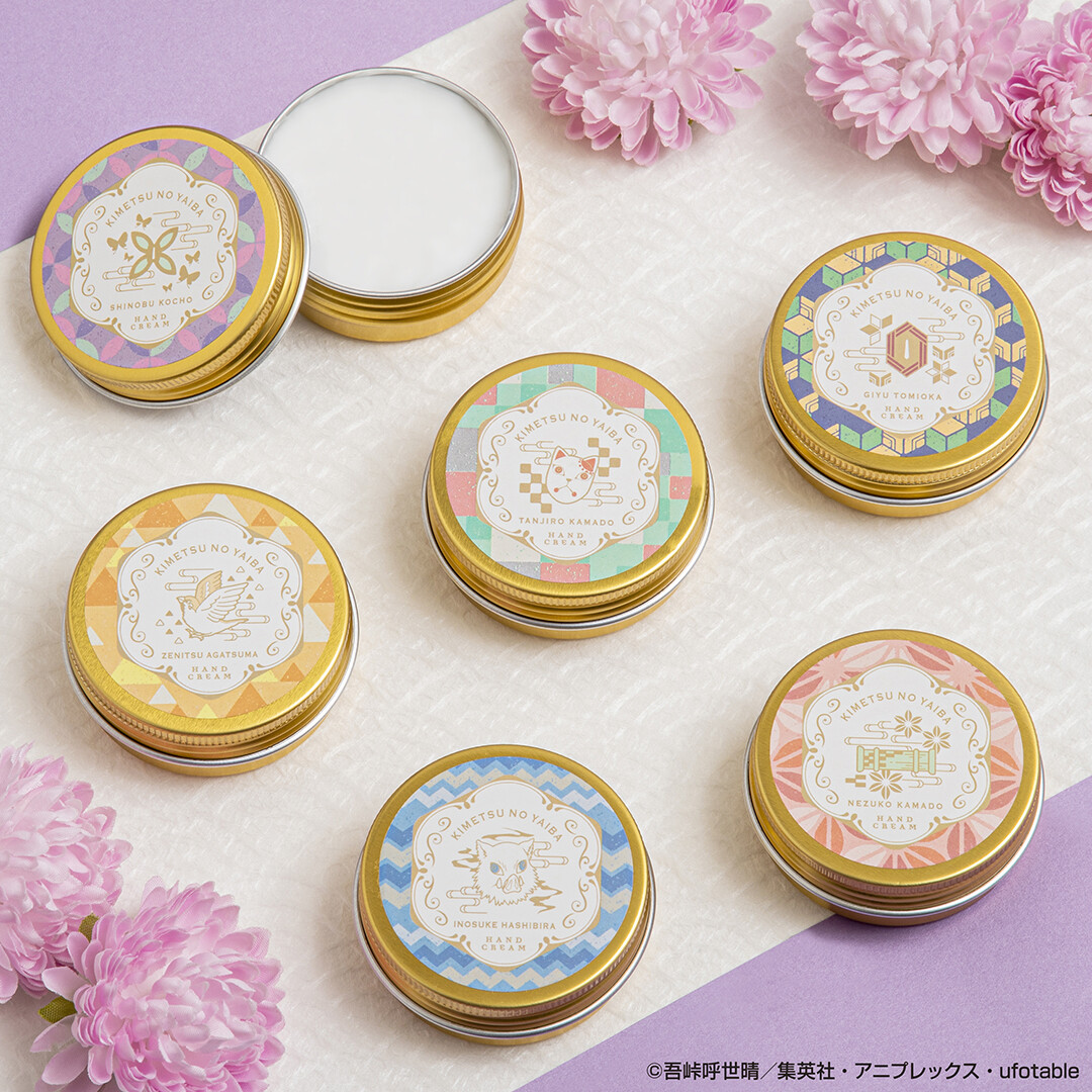 一番くじ Bandai Spirits 発売まであと4日 C賞はかわいい缶 に入った各キャラクターをイメージした香りのハンドクリーム それぞれ香りが違うので是非ゲットして香りを楽しんで 一番コフレ 鬼滅の刃 は12月19日 土 より順次発売予定 一番くじ Bandai Spirits 発売まであと4日 C賞はかわいい缶 に入った各キャラクターをイメージした香りのハンドクリーム それぞれ香りが違うので是非ゲットして香りを楽しんで 一番コフレ 鬼滅の刃 は12月19日 土 より順次発売予定