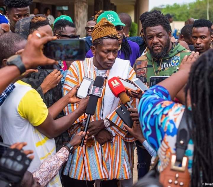QuekuAbeiku's tweet image. The media asking my king how manage to beat other artists to become number one. #JamaicanGarrisonChristmas