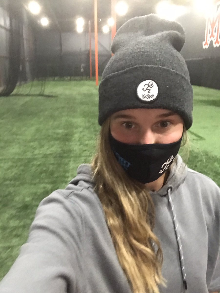 larissafrank26's tweet photo. Favourite toque is now paired with my favourite mask for training. (Sorry grandma, I still love your Canada flag mask.) @KidSportBC I LOVE everything you do for the kids and appreciate you making a mask that is comfortable to train in. https://t.co/BMI6ZIEYxd