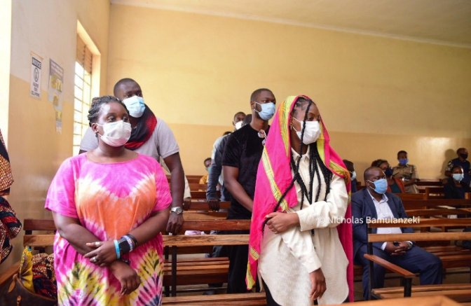 OllikBrown's tweet photo. Is this Uganda Court or Primary 2A class?😂 #FreeTemsAndOmahLay #FreeTem #FreeOmahLay #NigeriavsUganda #Nigeriagovernment #abikedabiri https://t.co/0qDDWo27Q2