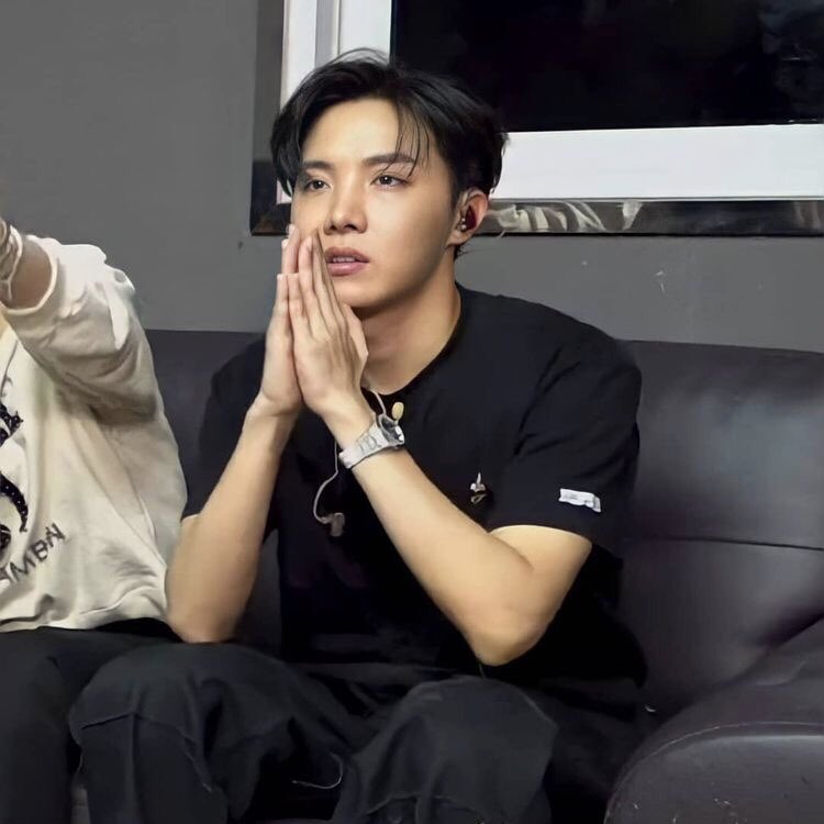 jung hoseok being the hottest member of bts ~ a thread 