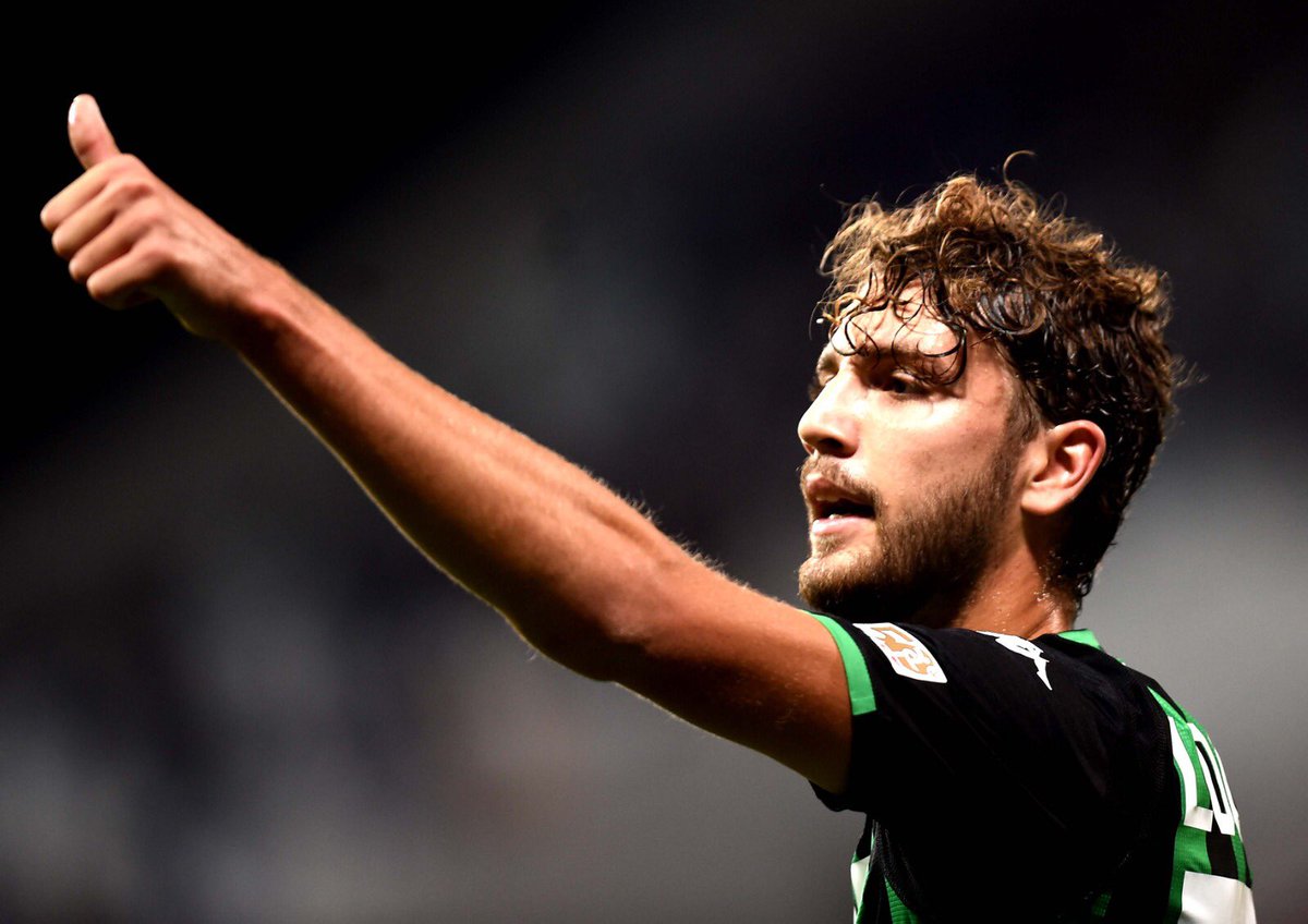 Locatelli can play both as a No 6 and 8 making him a unique player in his position. Despite playing in the deeper regions, his passing acts as the link between the defence and midfield. He excels in playing passes in between the lines that catch the opposition players off guard.